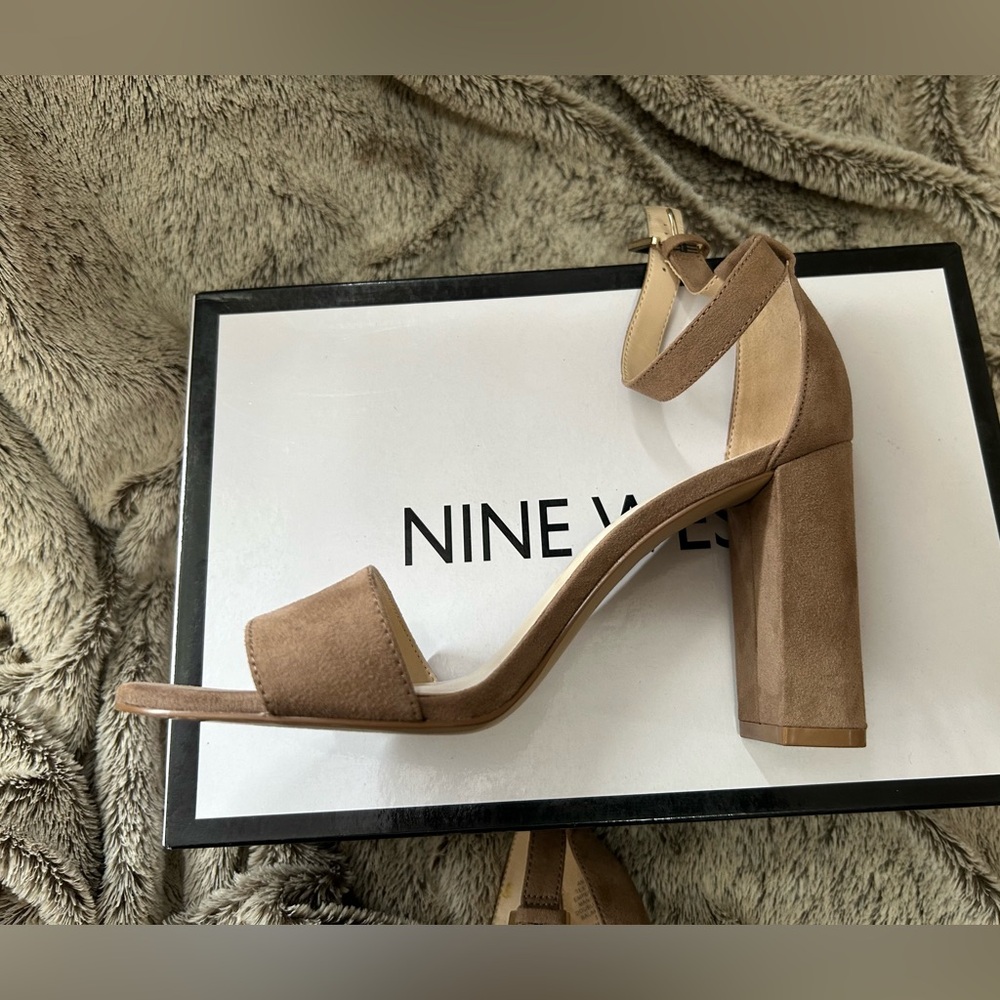 Nine West Suede Heels- Excellent Used Condition - Picture 2 of 7